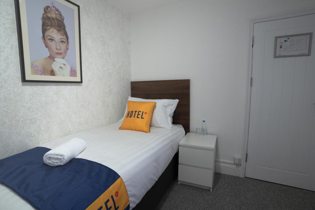 Oyo Brunel Hotel Ъксбридж Екстериор снимка
